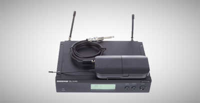 Shure BLX14RE-Q25 представляет собой беспроводную микрофонную радиосистему 